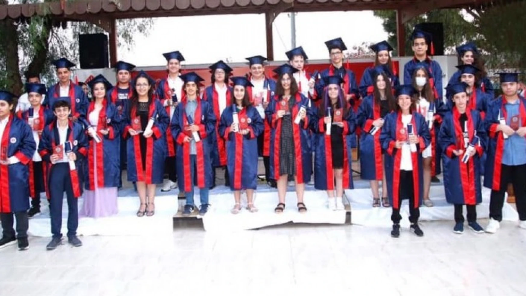 Bahçeşehir Koleji'nde mezuniyet coşkusu
