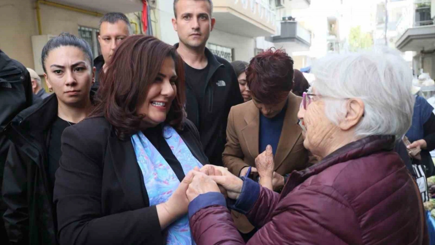 Başkan Çerçioğlu Çarşamba Pazarı'nda vatandaşlarla buluştu