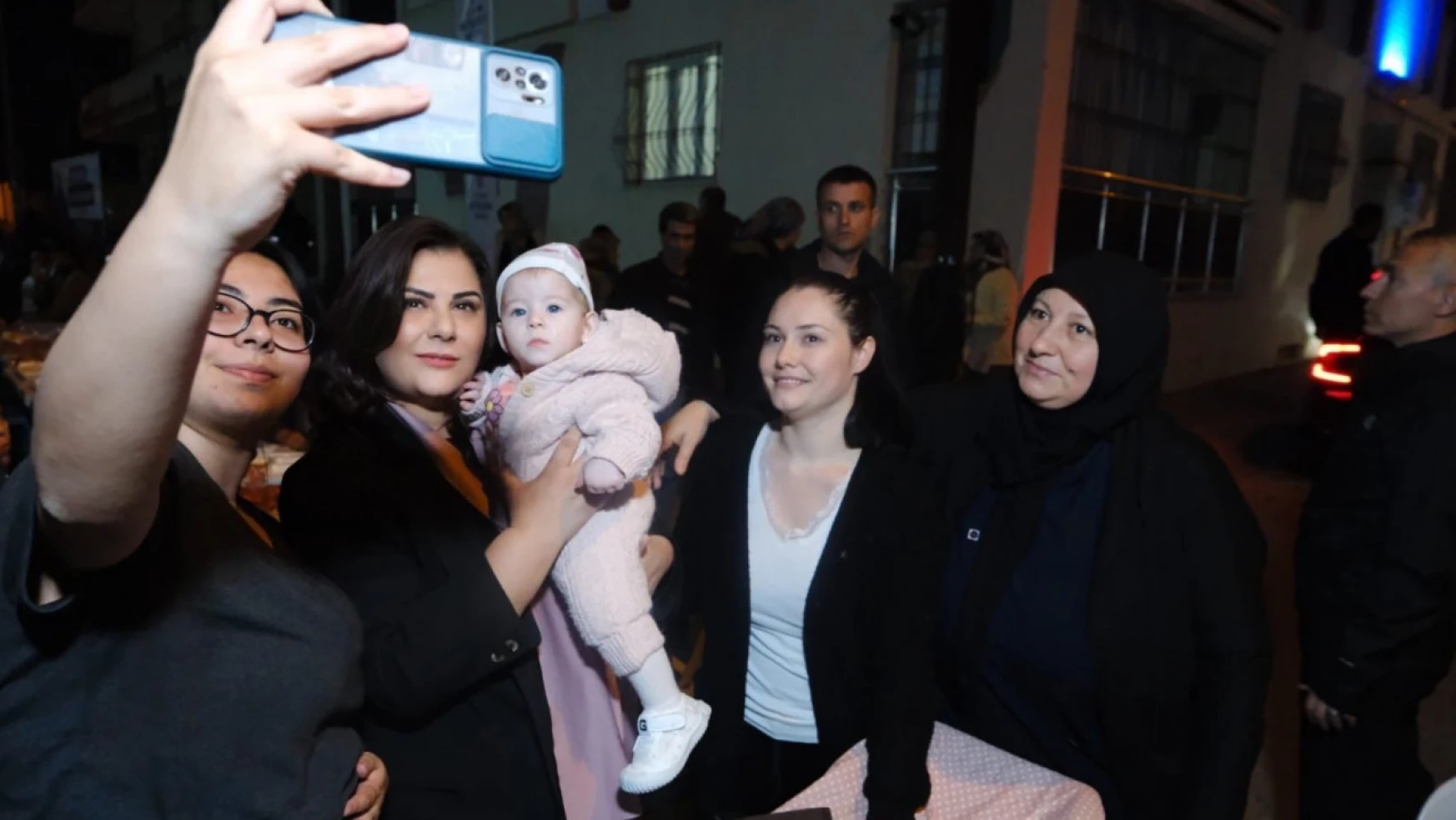 Başkan Çerçioğlu, Kemer Mahallesi'nde vatandaşlarla buluştu