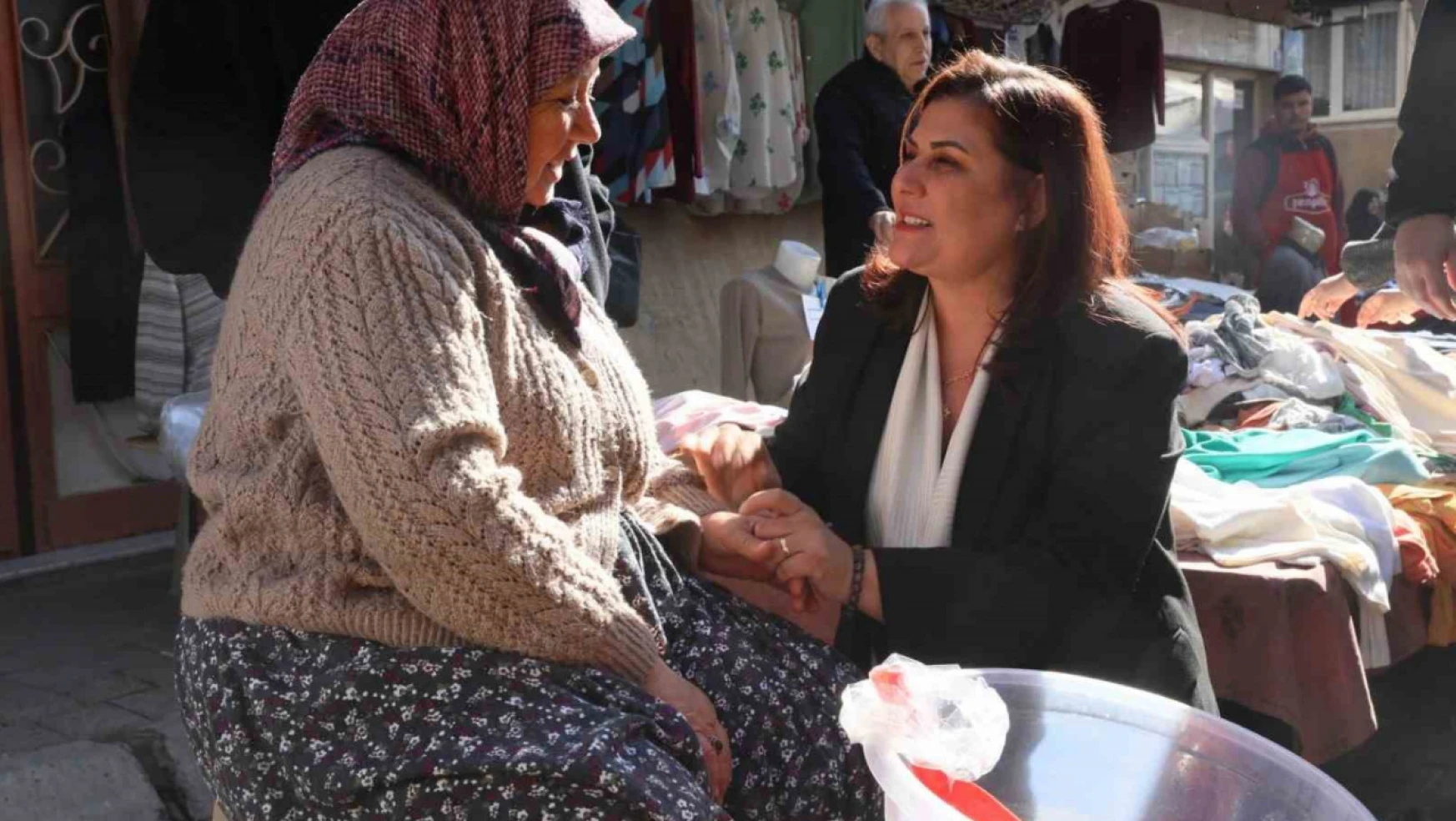 Başkan Çerçioğlu Salı Pazarı'nda vatandaşlarla buluştu