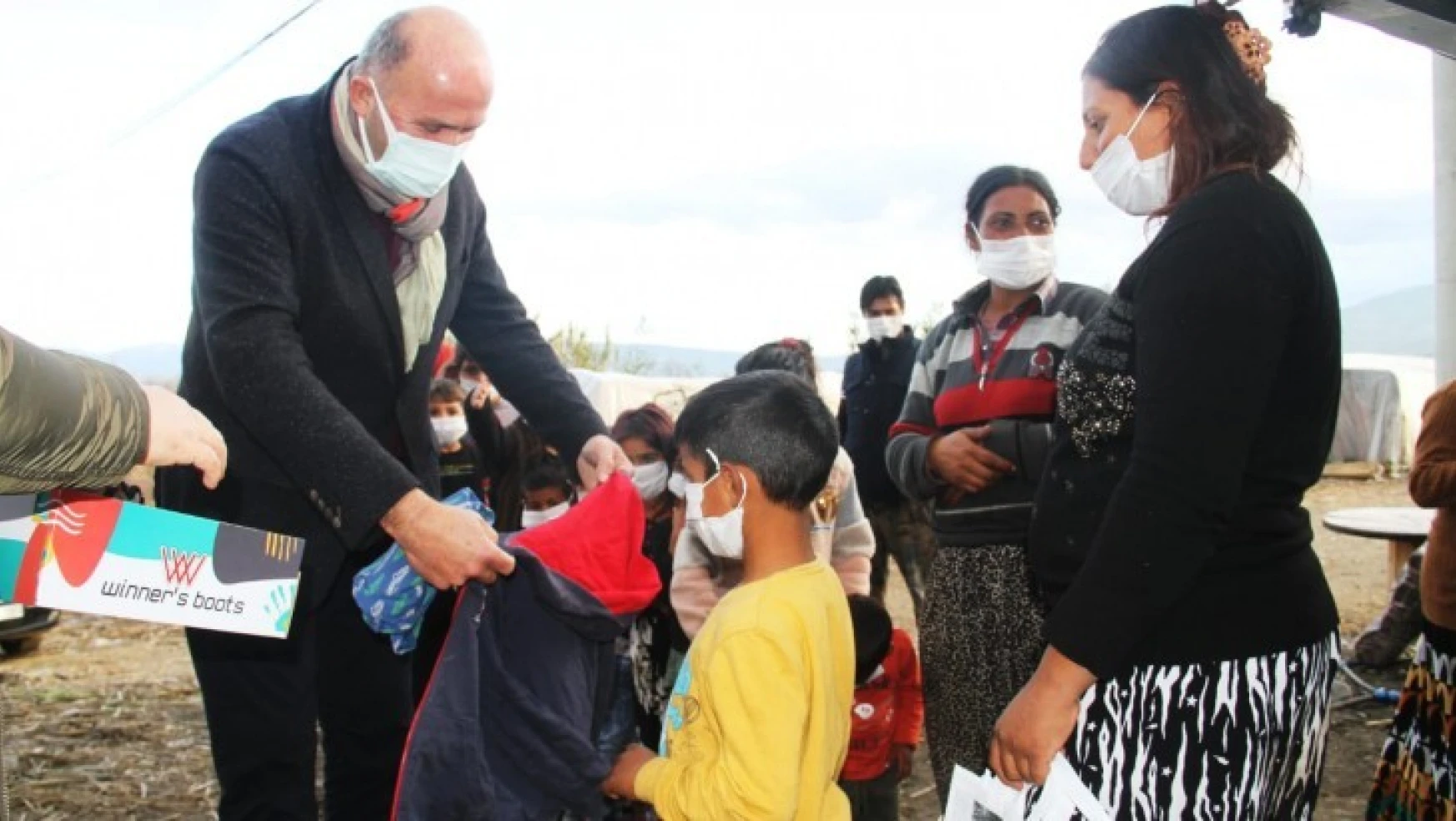 Başkan Ertürk, vatandaşlara yardım elini uzattı