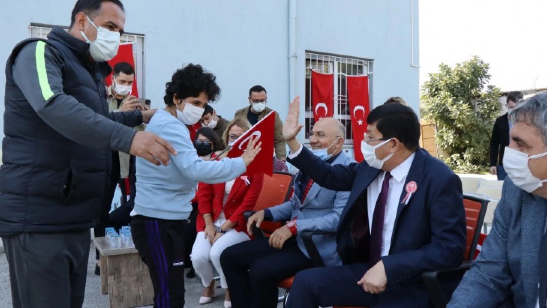 Başkan Özcan, Cumhuriyet'in 98. yılını kutladı
