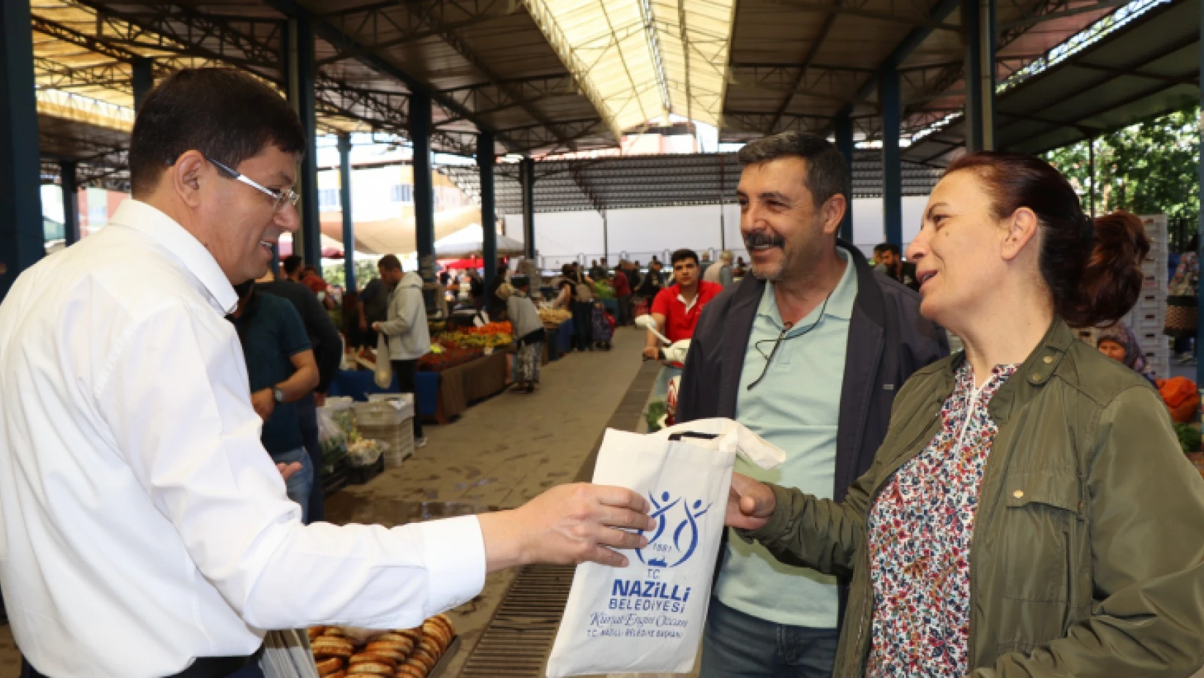 Başkan Özcan'dan annelere özel hediye
