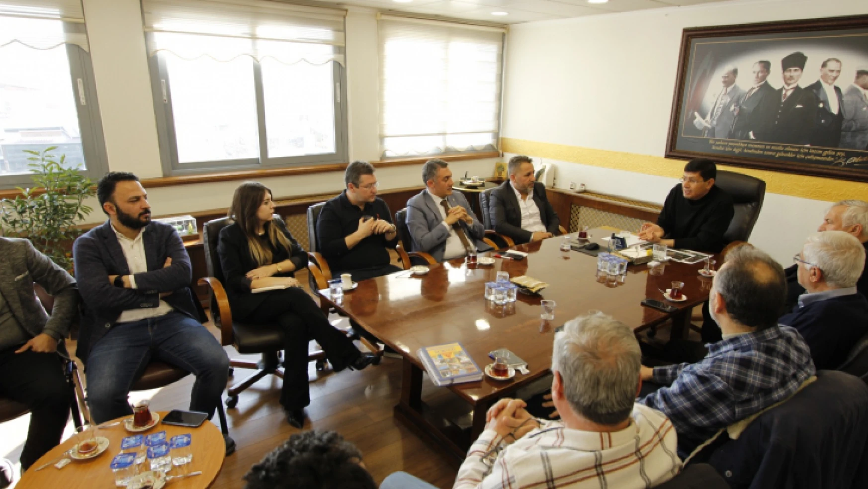 Başkan Özcan'ın acil toplantı çağrısına geniş katılım
