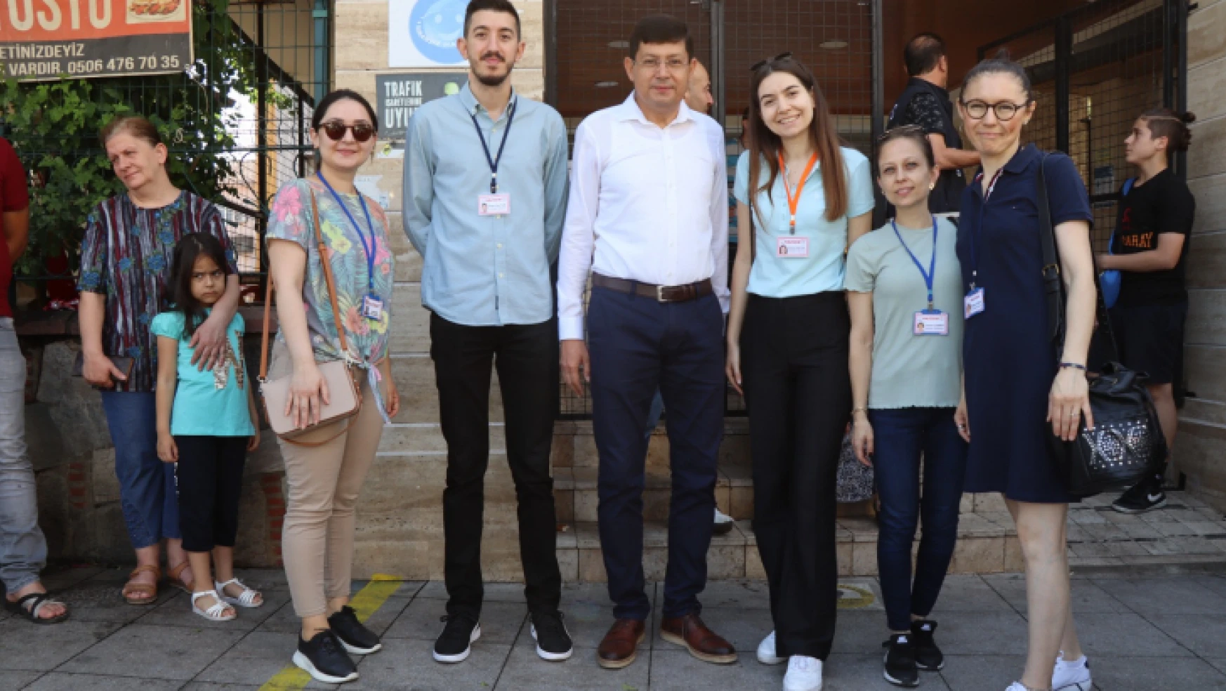 Başkan Özcan öğrencilerin sınav heyecanına ortak oldu