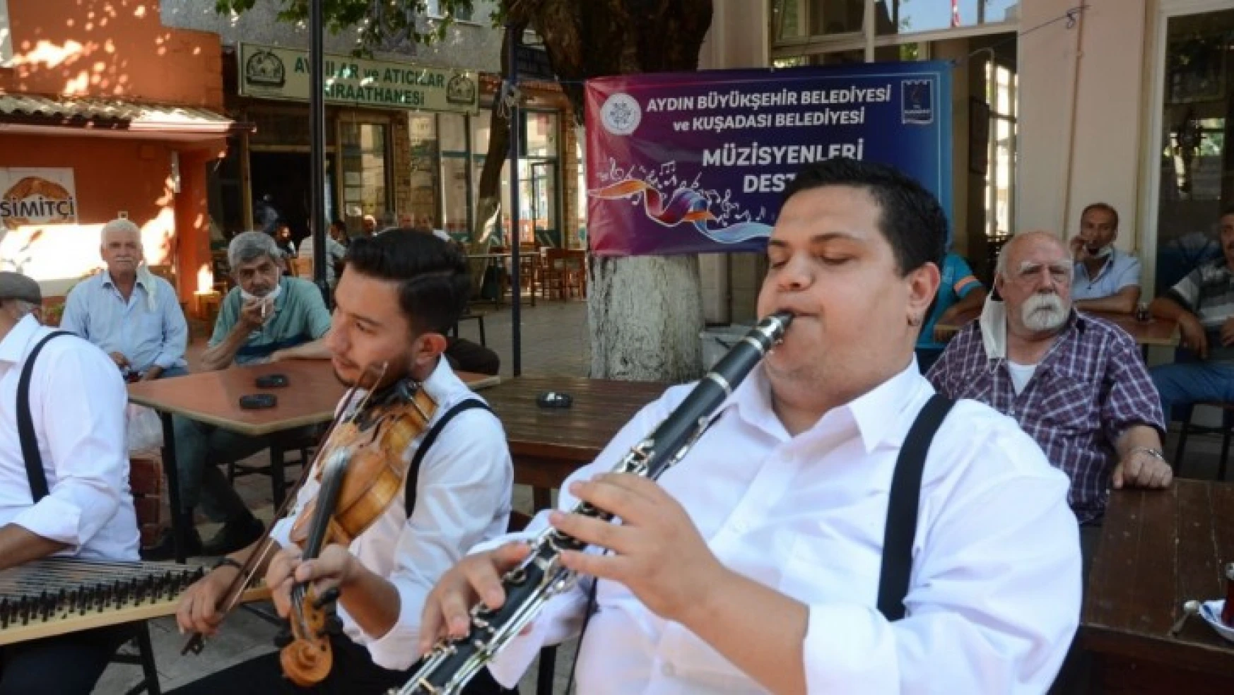 Büyükşehir ve Kuşadası Belediyesi'nden müzisyenlere destek