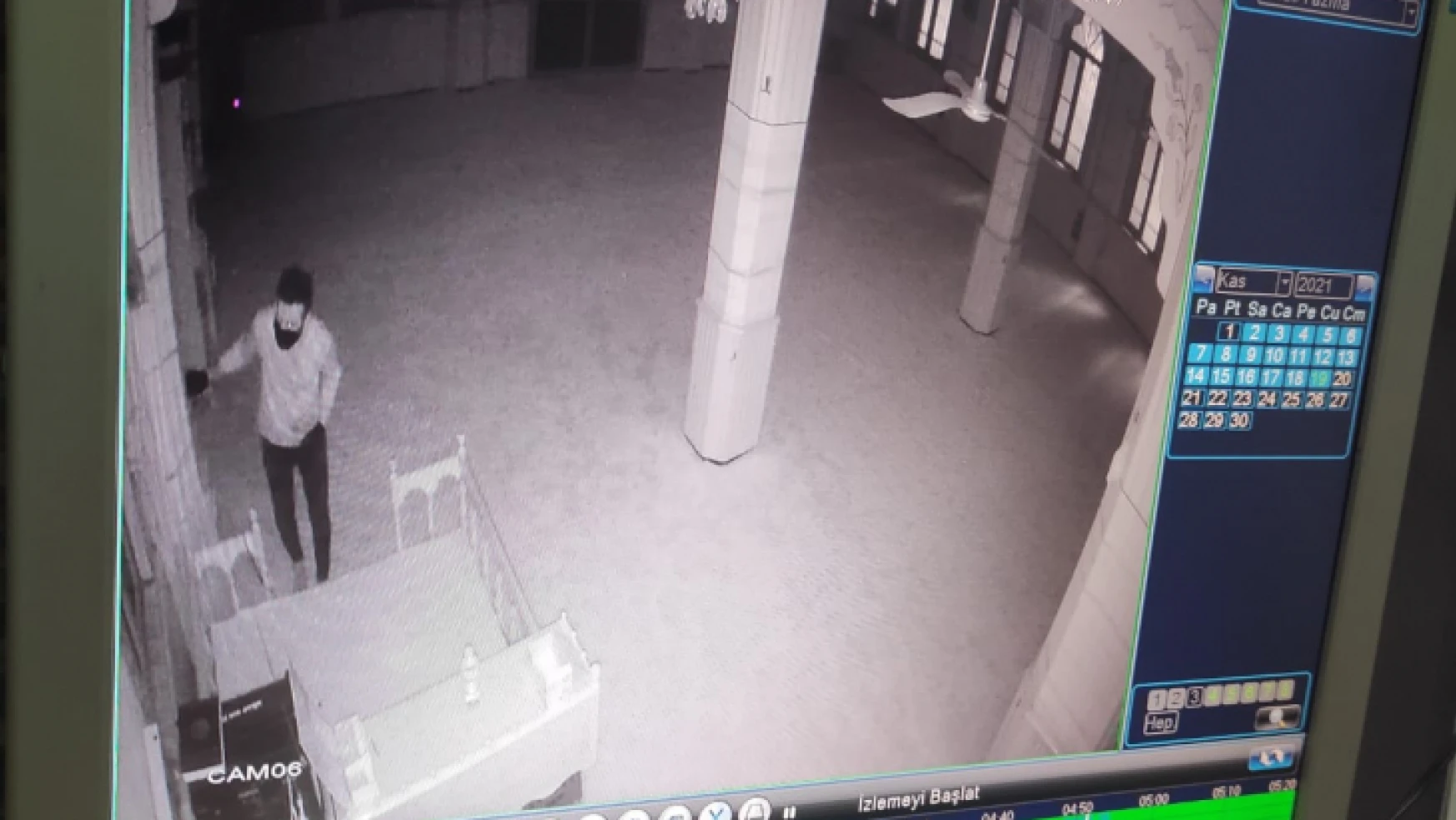 Camideki hırsızlık, güvenlik kameralarına yansıdı
