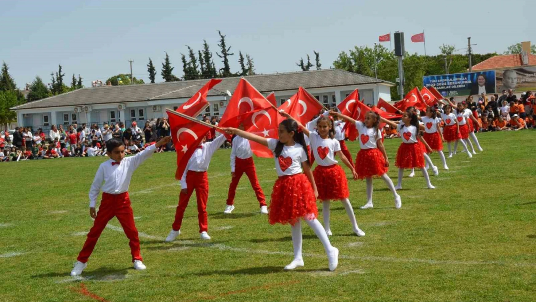 Didim'de 23 Nisan kutlamaları renkli geçti