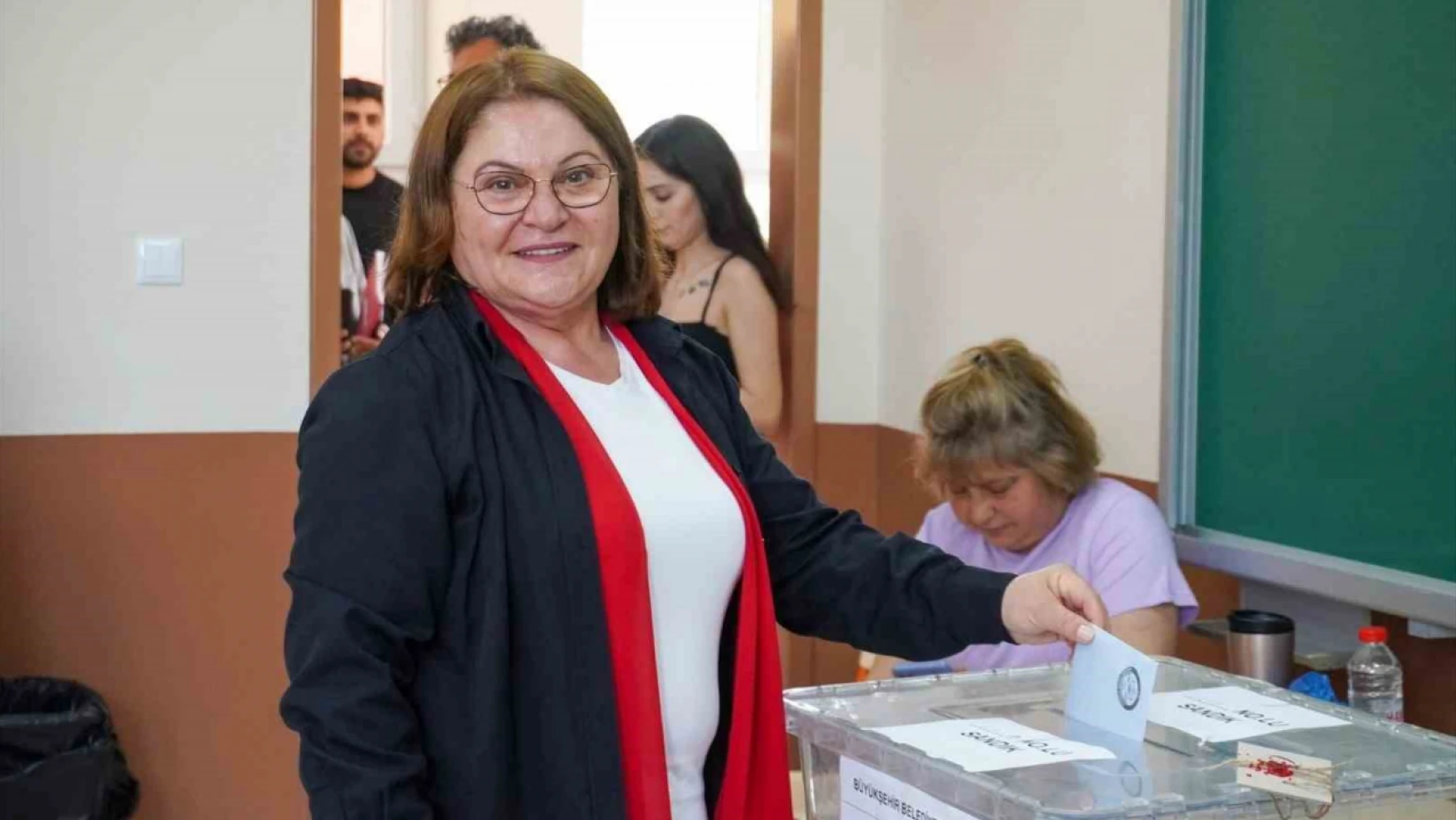 Didim'in ilk kadın belediye başkanı oldu