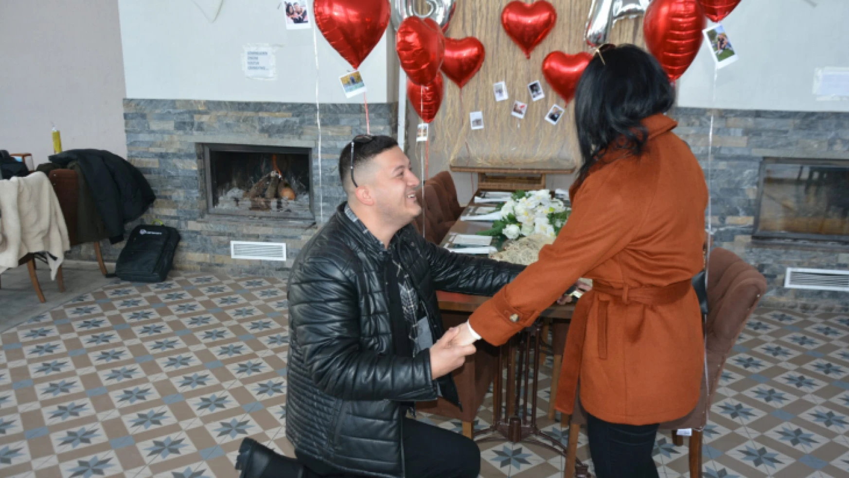 Gazeteci Gökçe'den romantik evlilik teklifi