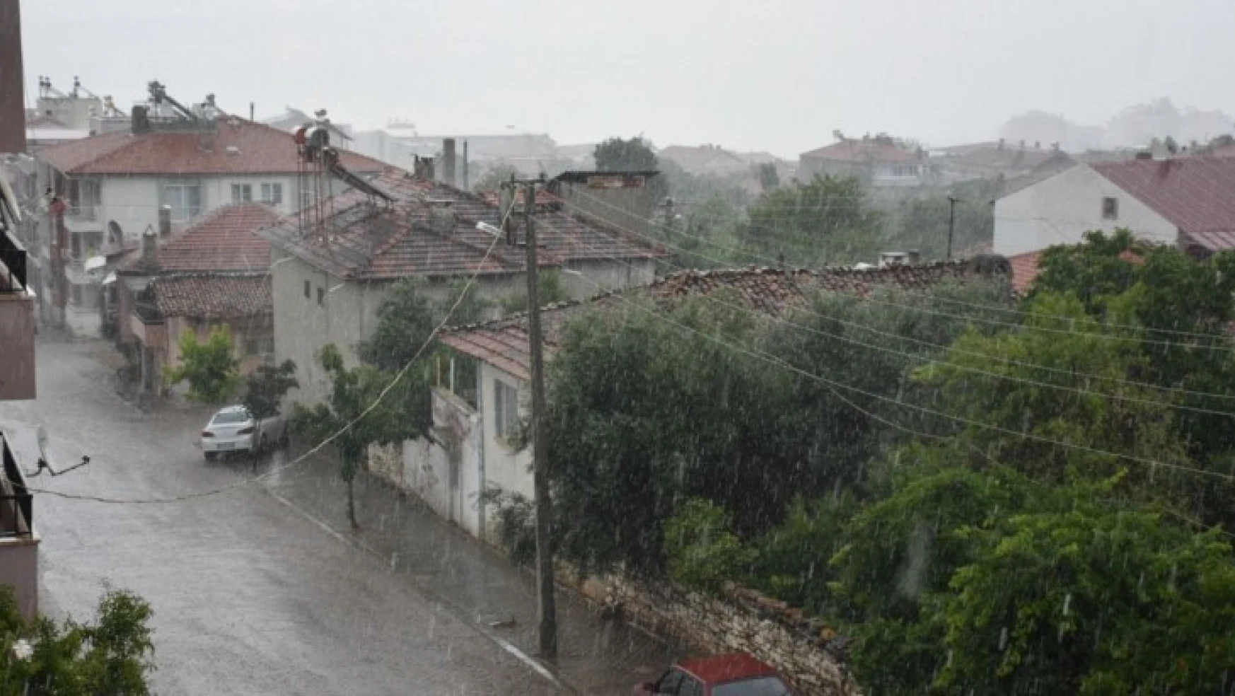 Karacasu'da sevindiren yağmur