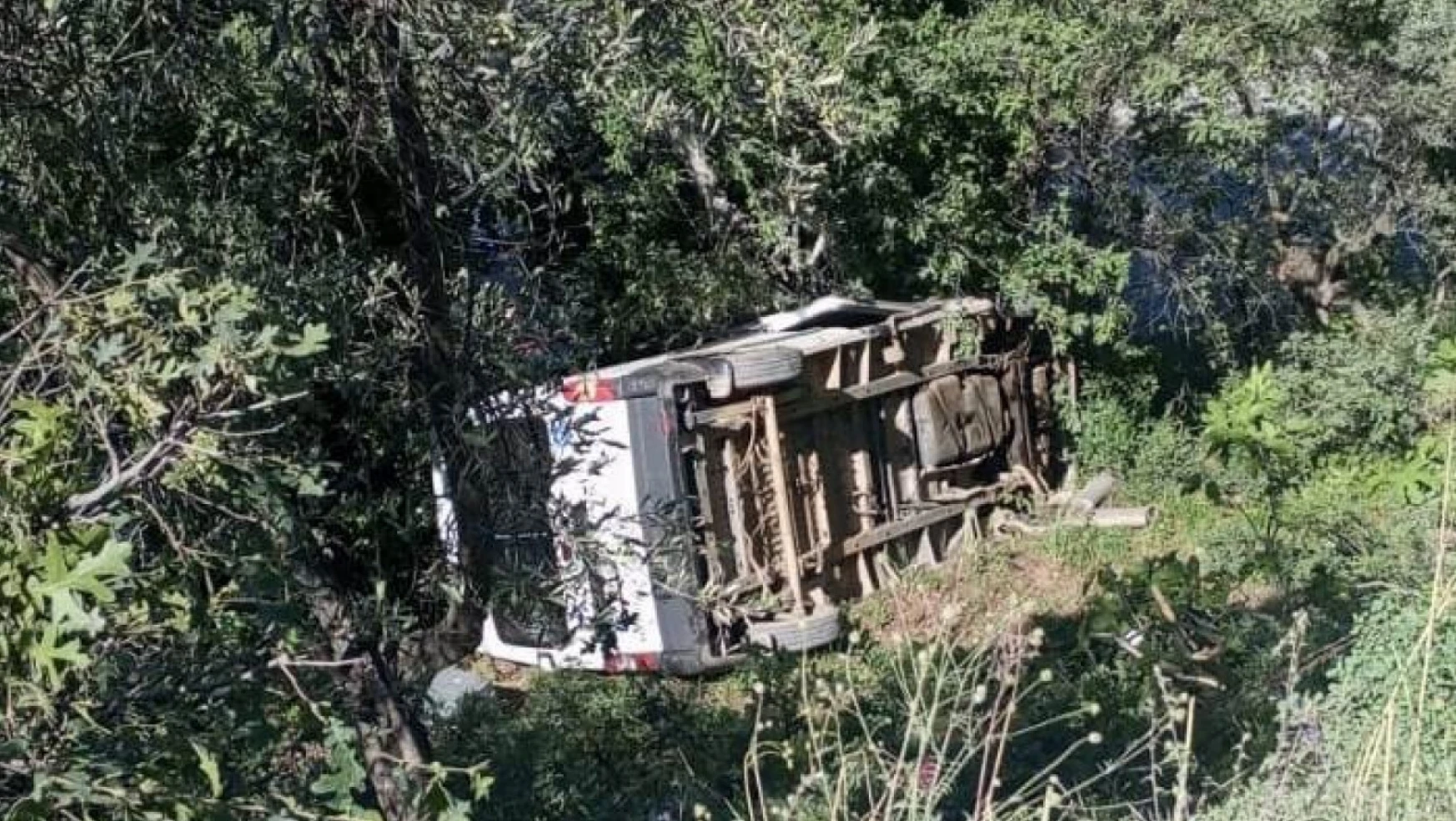 Köşk'te minibüs uçuruma yuvarlandı: 1 ölü
