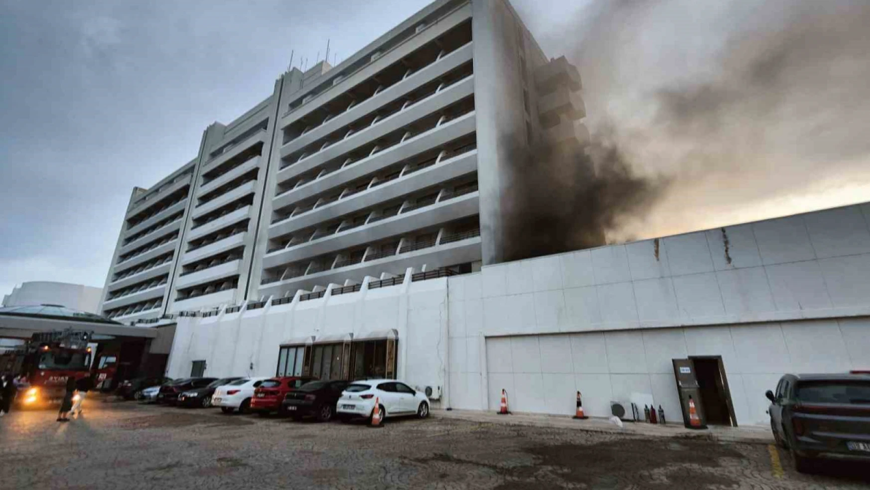 Kuşadası'nda 5 yıldızlı otelde yangın çıktı