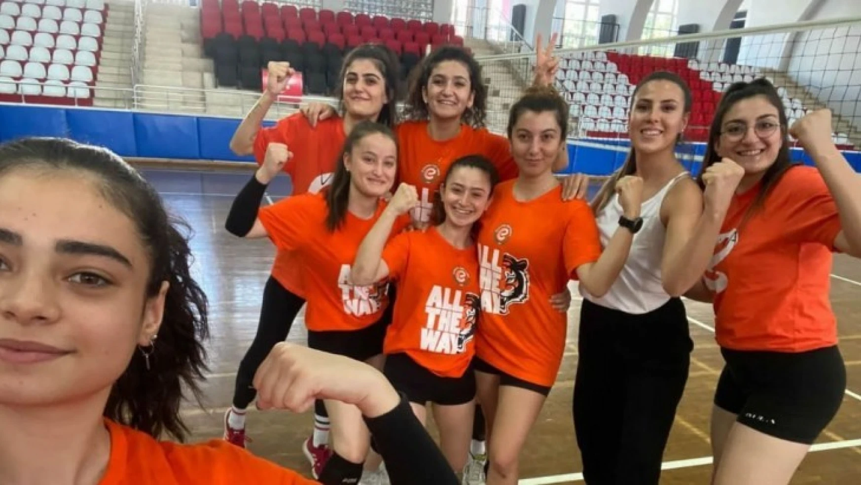 Kuyucak'ın ilk kadın voleybol takımı antrenmanlara başladı