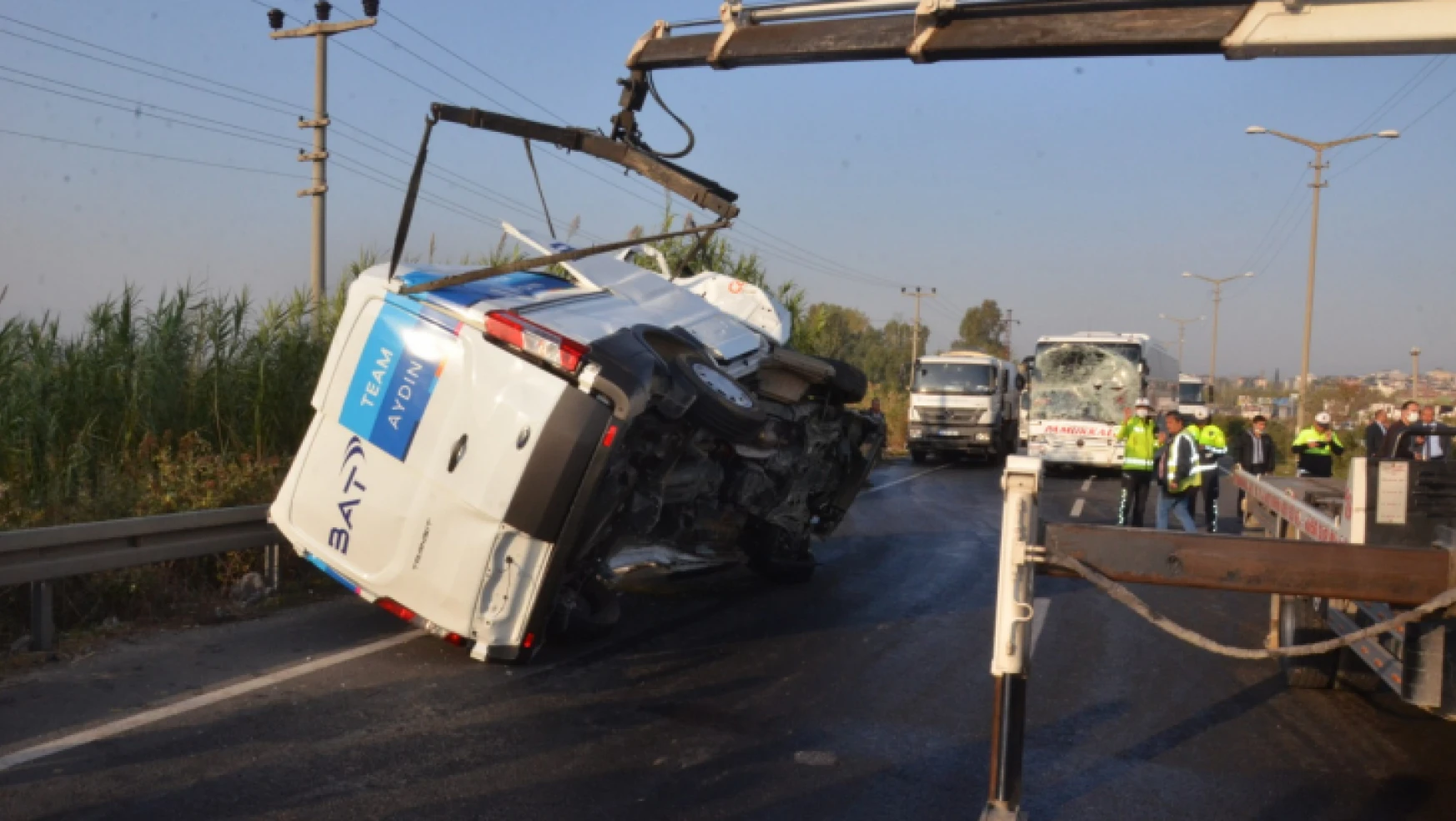 Kuyucak'ta feci kaza: 22 yaralı