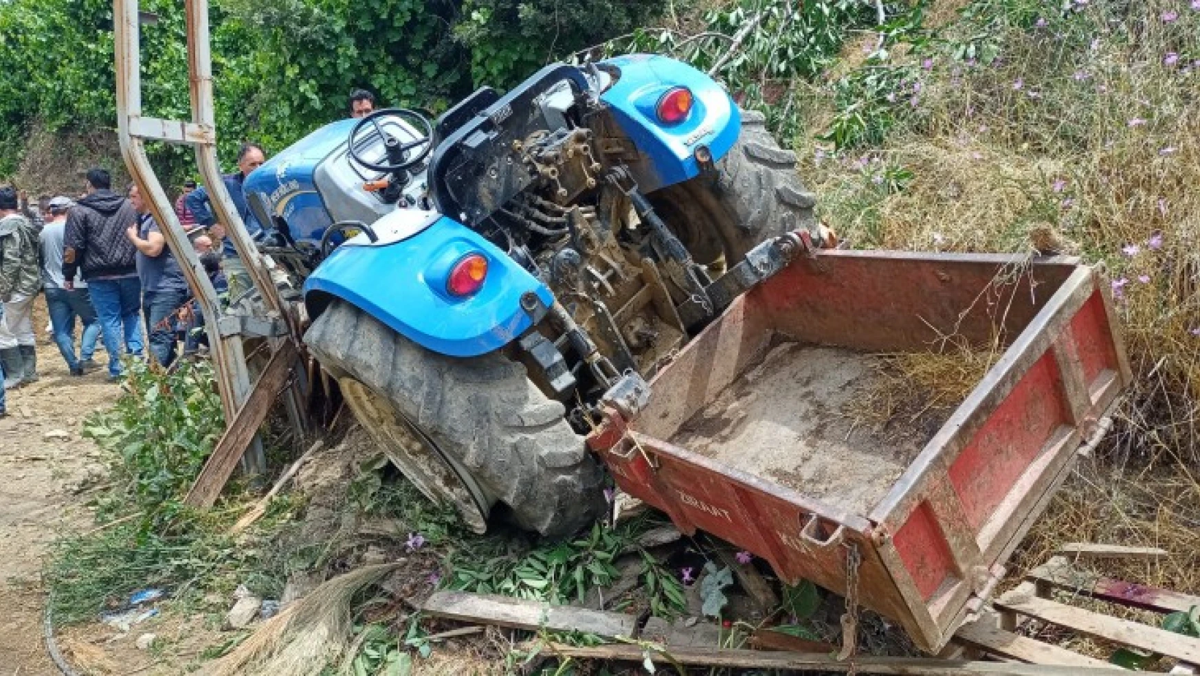 Kuyucak'ta traktör devrildi, 1 ölü
