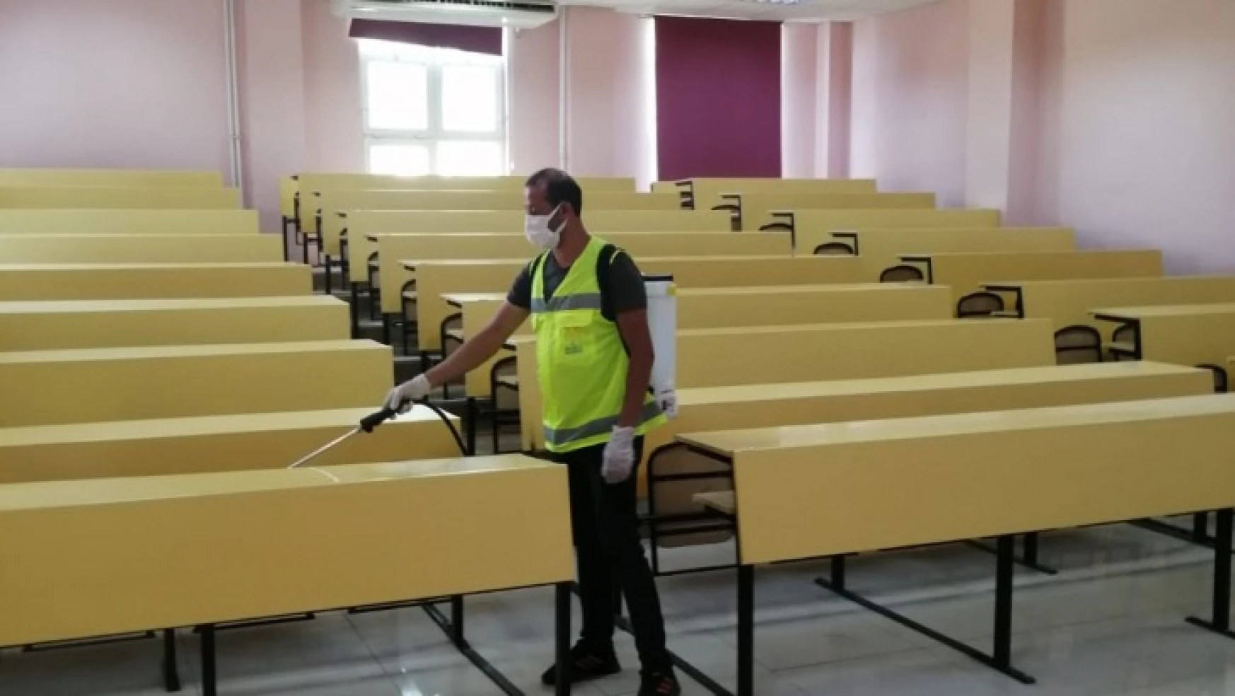 Nazilli Belediyesi, YKS öncesi tüm okulları dezenfekte ediyor