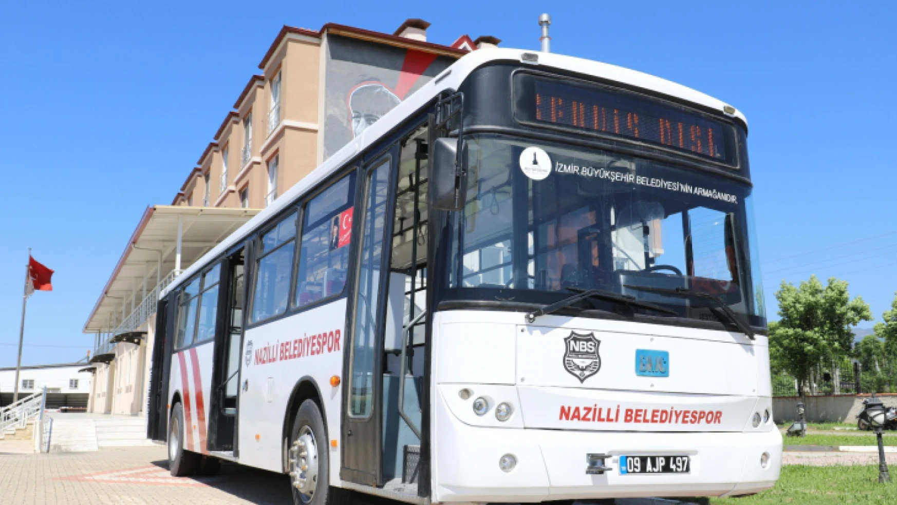 Nazilli Belediyespor yeni otobüsüne kavuştu
