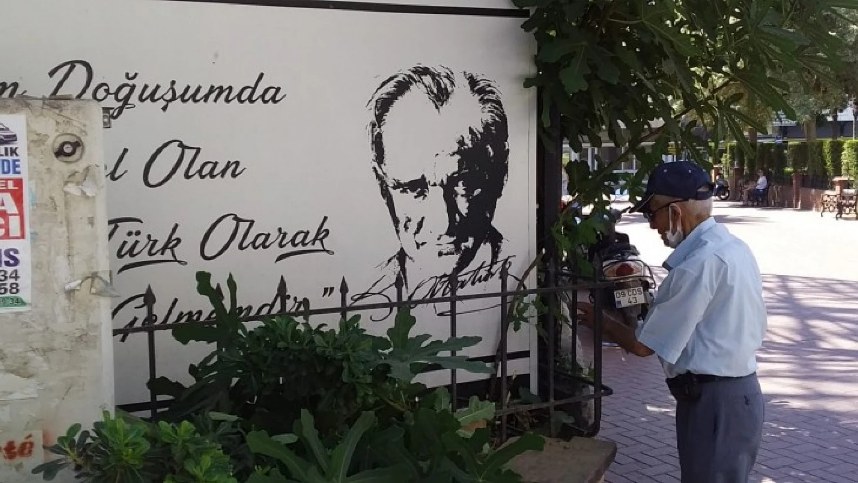 Nazilli'de emekli müdürün Atatürk sevgisi