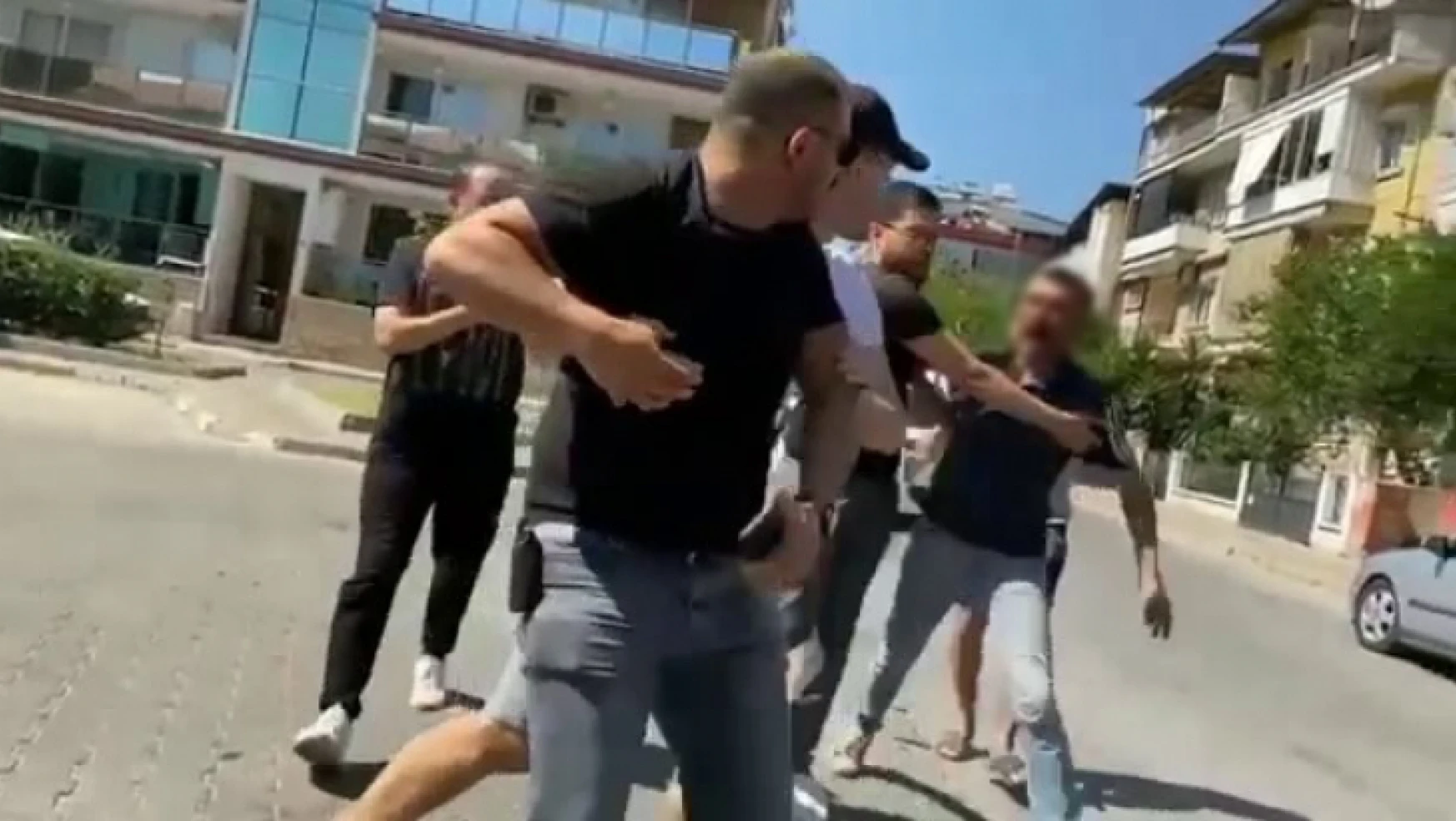 Nazilli'de görev başındaki gazetecilere çirkin saldırı