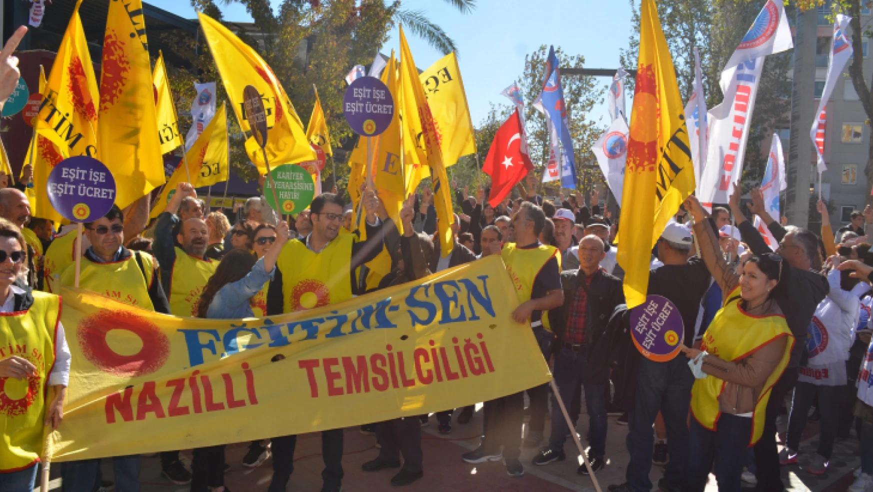 Nazilli'de greve giden öğretmenler eylem yaptı