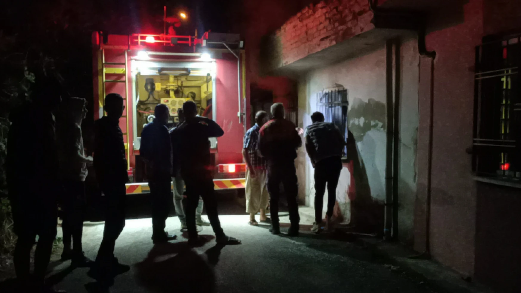 Nazilli'de metruk evde çıkan yangın korkuttu
