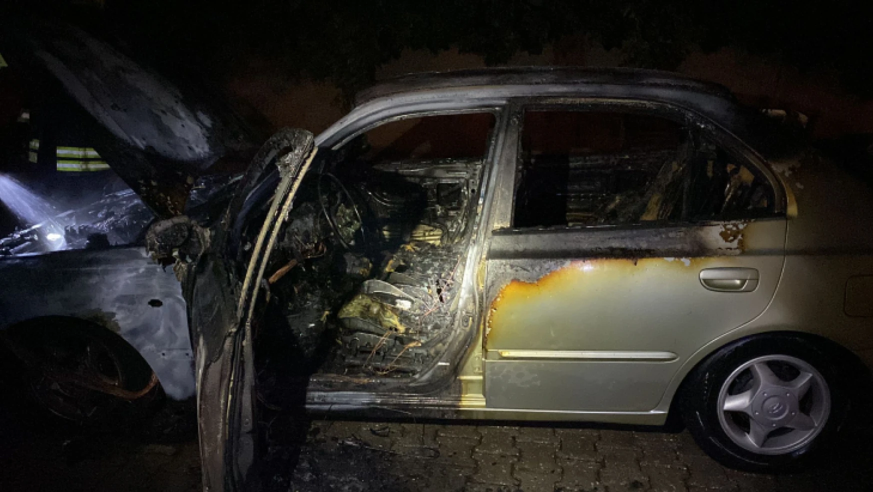 Nazilli'de seyir halindeki araç alev alev yandı