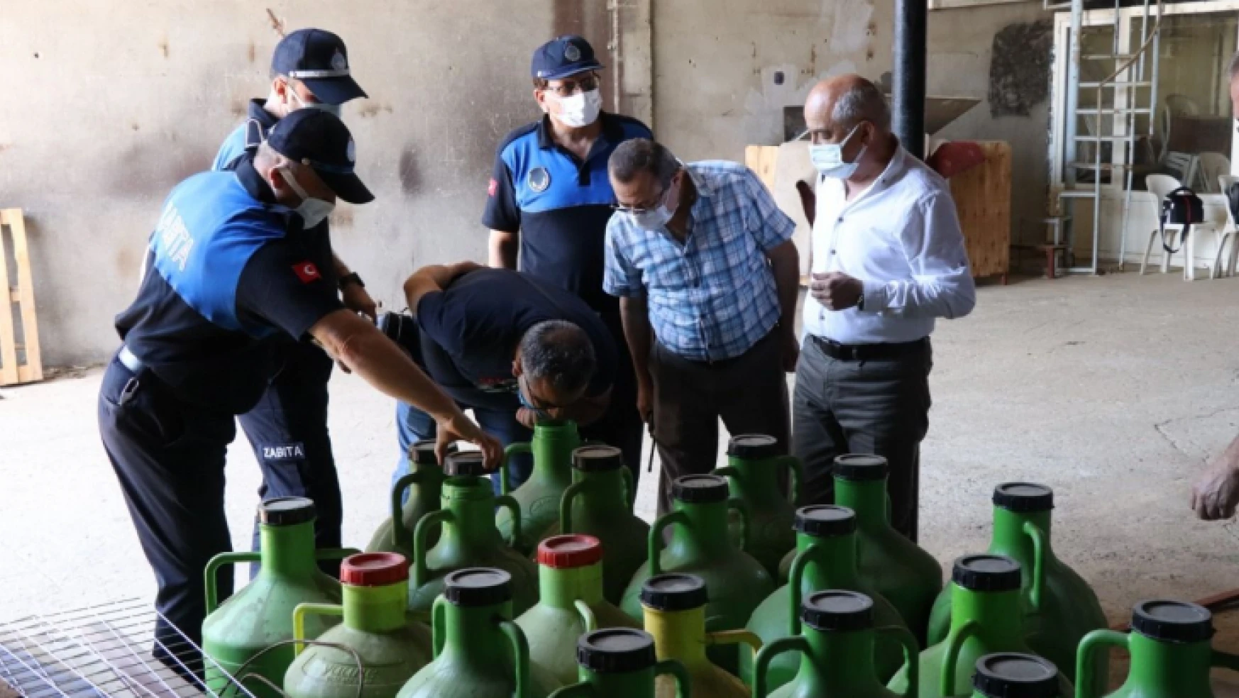 Nazilli'de zabıta ekipleri 1150 litre kaçak yağ ele geçirdi