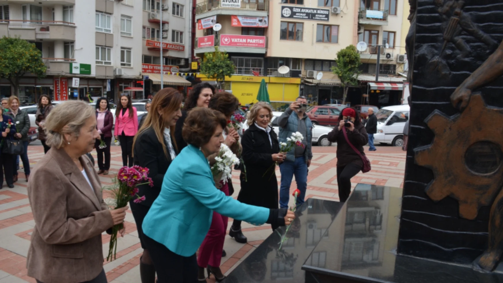Nazillili kadınlardan Atatürk'e teşekkür çiçeği