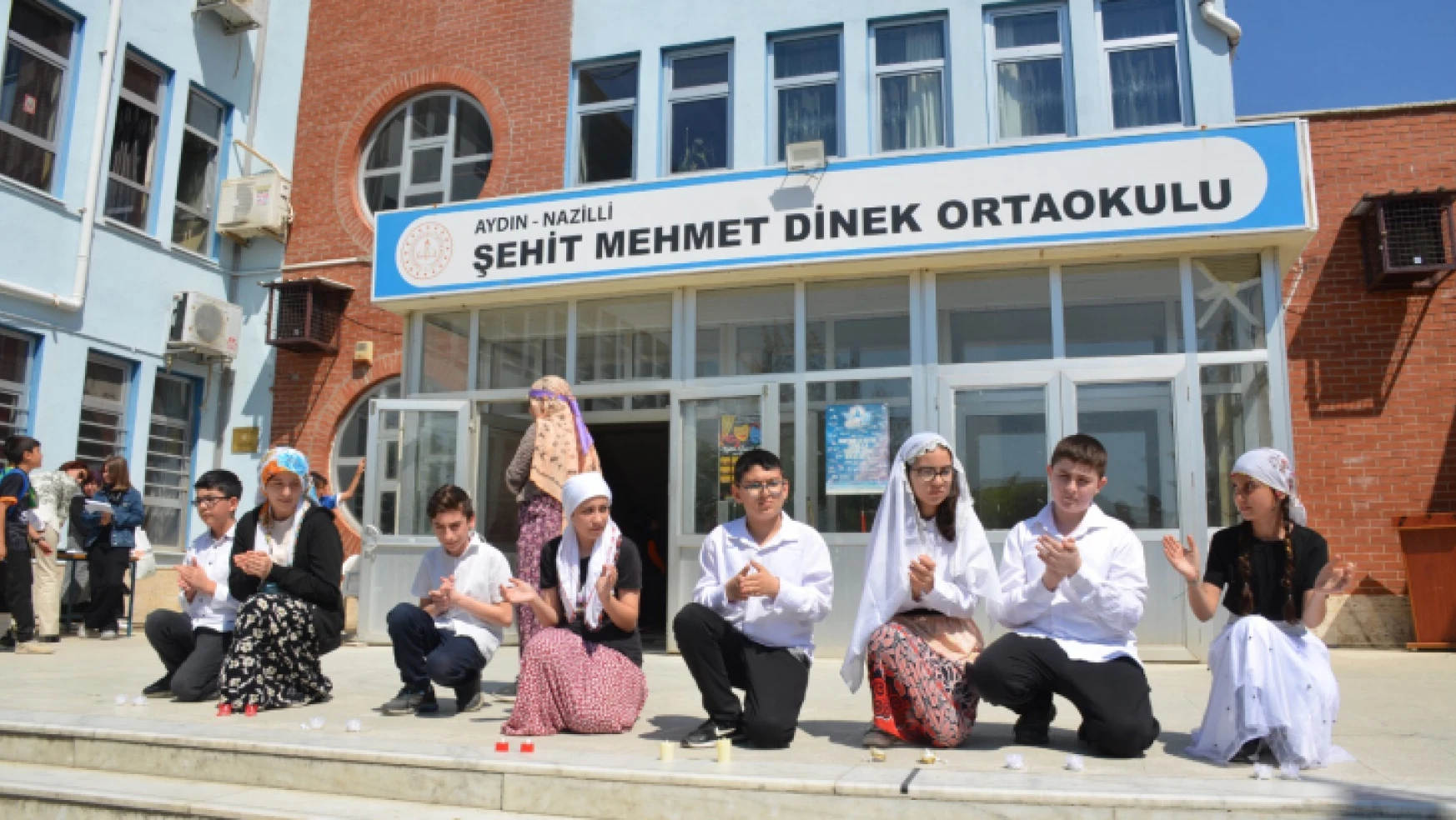 Şehit Mehmet Dinek Ortaokulu'nda 23 Nisan kutlaması