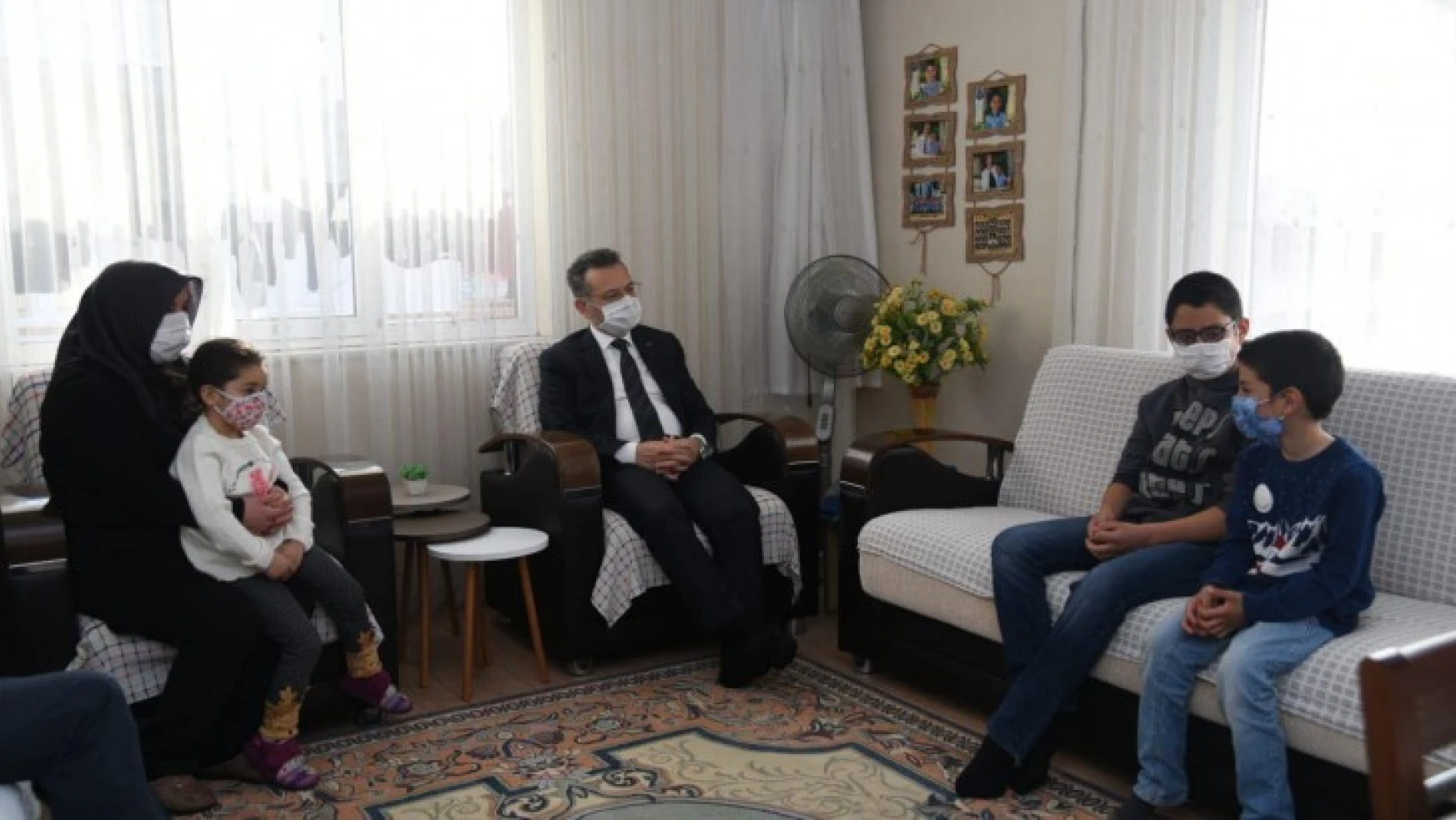 Vali Aksoy, vatandaşların sorun ve taleplerini dinliyor