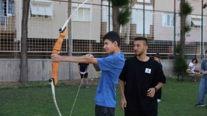 Aydın Büyükşehir Belediyesi'nin okçuluk kursu ilgi görüyor