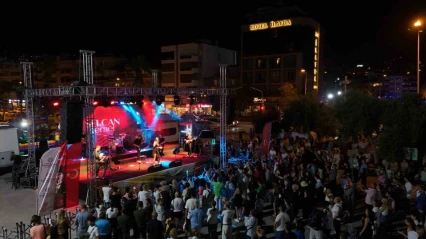 Aydın Büyükşehir Belediyesi Yaz Konserleri Kuşadası'nda devam etti