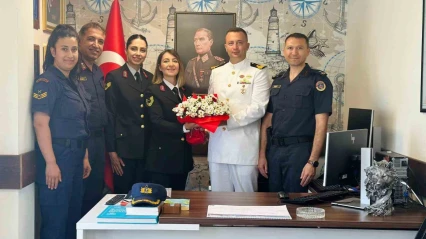 Aydın İl Jandarma Komutanlığı'ndan 'çiçekli' kutlama
