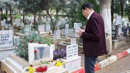 Başkan Özcan, Türkiye'nin ilk kadın Muhtarı Esin'i mezarında ziyaret etti
