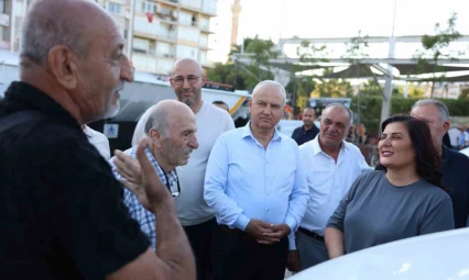 Belediyeye yeni alınan araçları gören yaşlı amcalar, Başkan Çerçioğlu'na böyle teşekkür etti