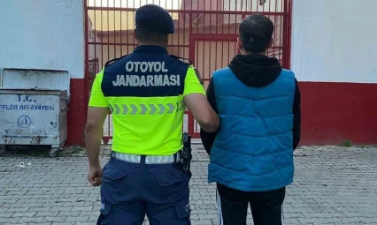 Düzensiz göçmenlerin arasına gizlenen şahıs suç makinesi çıktı