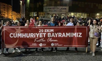 Efeler Belediyesi, 'Cumhuriyet Bayramı'nı fener alayı ile taçlandırdı