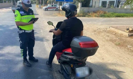 Efeler'de motosiklet sürücülerine trafik bilgilendirmesi