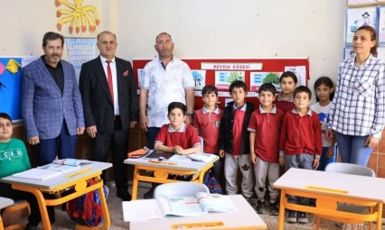 İncirliova'da hayırsever tarafından bağışlanan sıralar okula teslim edildi