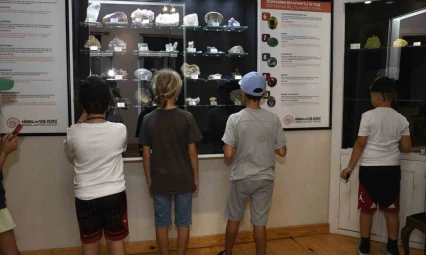 Kuşadası'nın müzeleri İzmir'den gelen öğrencileri ağırladı