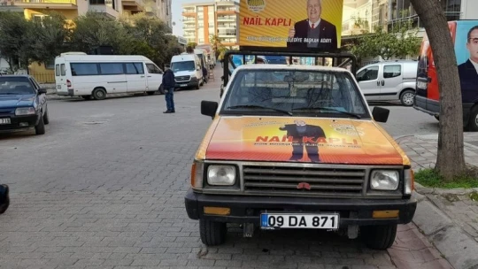 'Çılgın aday' Kaplı, bu defa eşekle şehir turuna çıktı