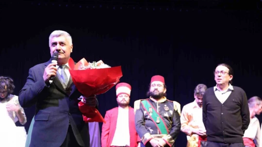 'Hamdi'nin İşleri Orta Oyunu' Efelerli tiyatroseverlerle buluştu