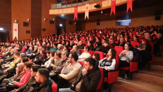 'Hamdi'nin İşleri Orta Oyunu' Efelerli tiyatroseverlerle buluştu