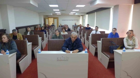 'Zorunlu Mesleki Yeterlilik Belgeleri' Bilgilendirme Toplantısı KUTO'da yapıldı