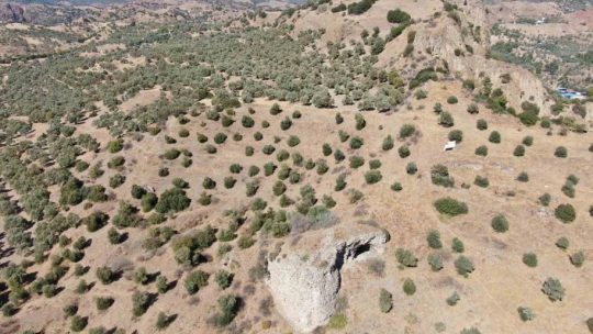 3 bin yıllık tarihi kentteki tiyatro ve stadyum gün yüzüne çıkmayı bekliyor