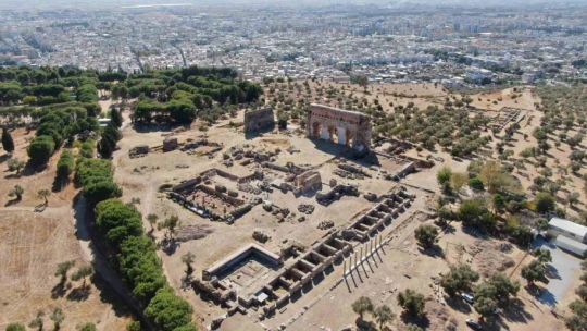3 bin yıllık tarihi kentteki tiyatro ve stadyum gün yüzüne çıkmayı bekliyor