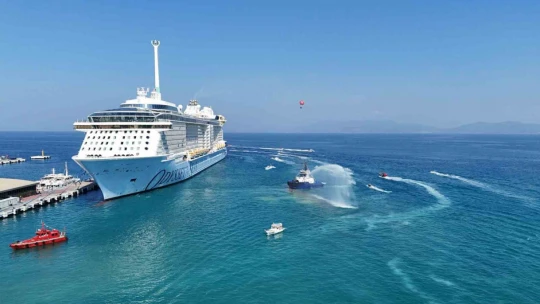 30 Ağustos Zafer Bayramı Kuşadası'nda turizm bayramına döndü