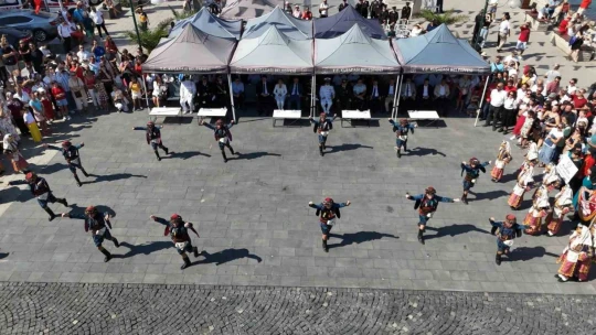 30 Ağustos Zafer Bayramı Kuşadası'nda turizm bayramına döndü