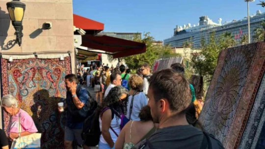 30 Ağustos Zafer Bayramı Kuşadası'nda turizm bayramına döndü